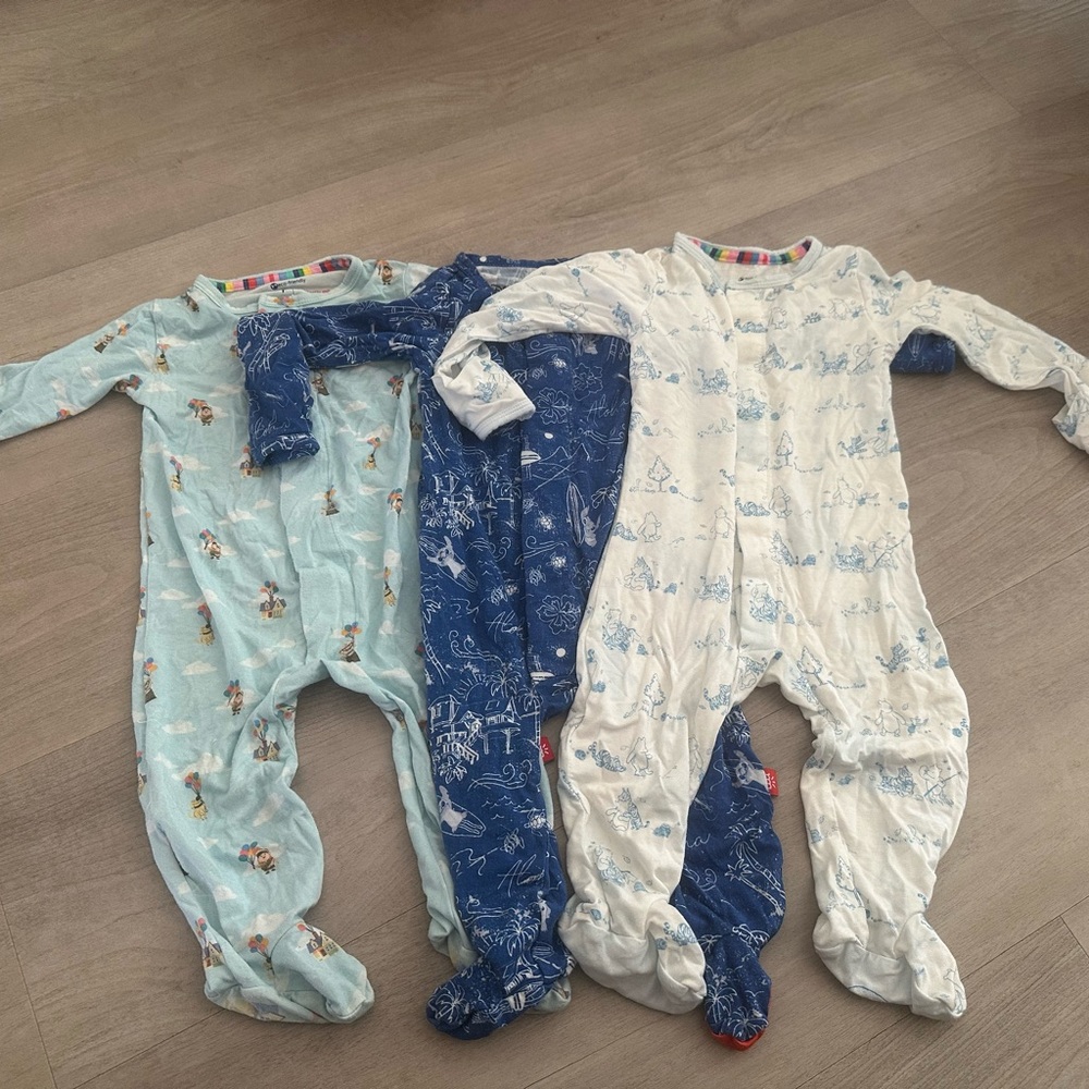 Disney Magnetic Me Infant One-Piece Footed Pajamas - Blue & White Print